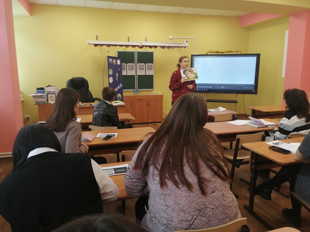 В стенах школы прошло мероприятие для сотрудников с участием ГИБДД.