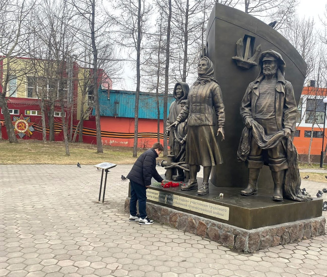 Первые чтут традиции.